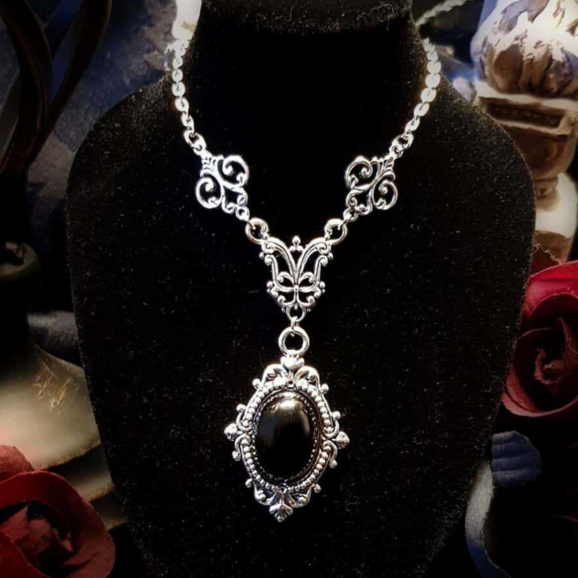 Vampire Cameo Necklace,Blood C - огляд і ціна Men'S Vampire Accessories