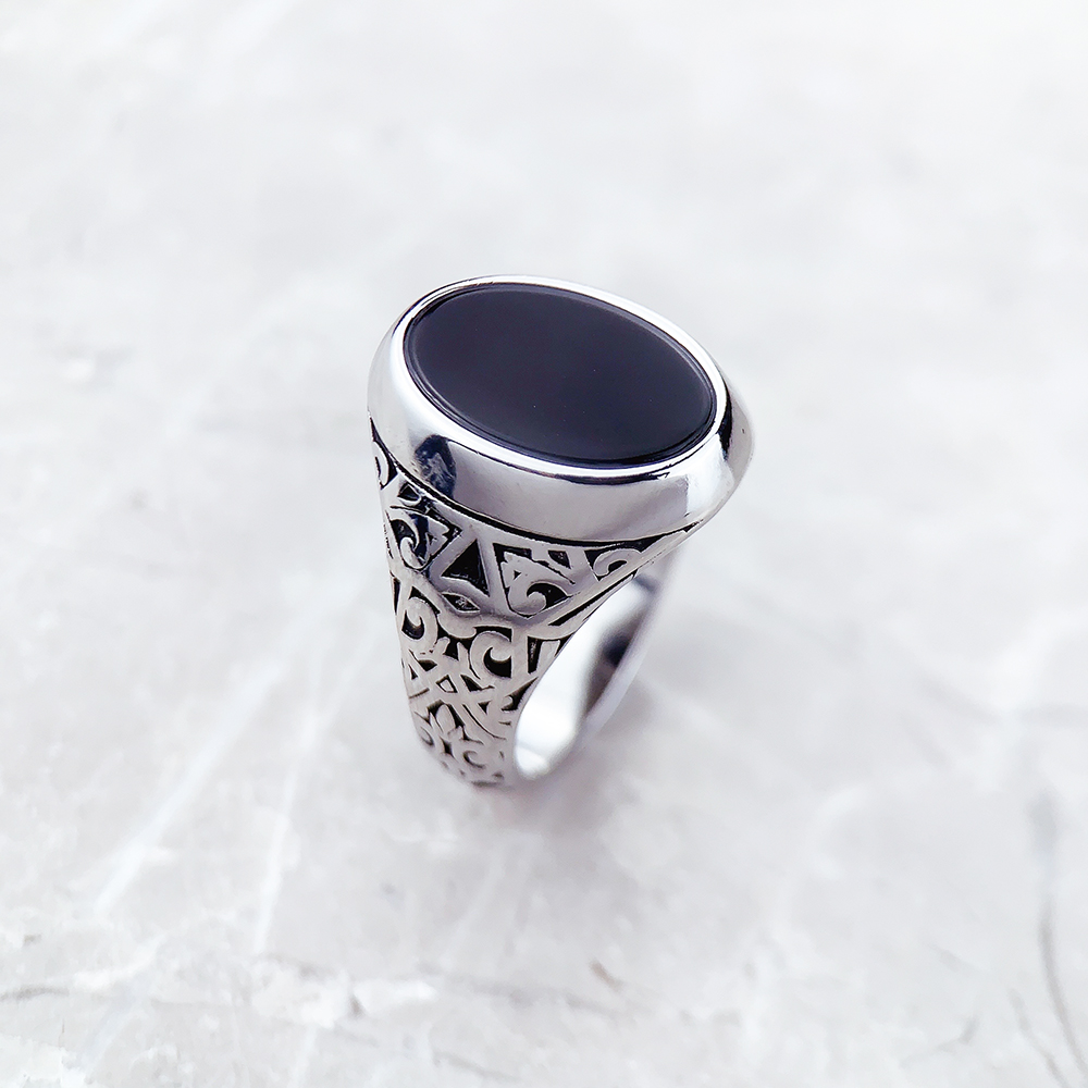Black Oval Signet Ring Europe  - огляд і ціна Signet Ring Men